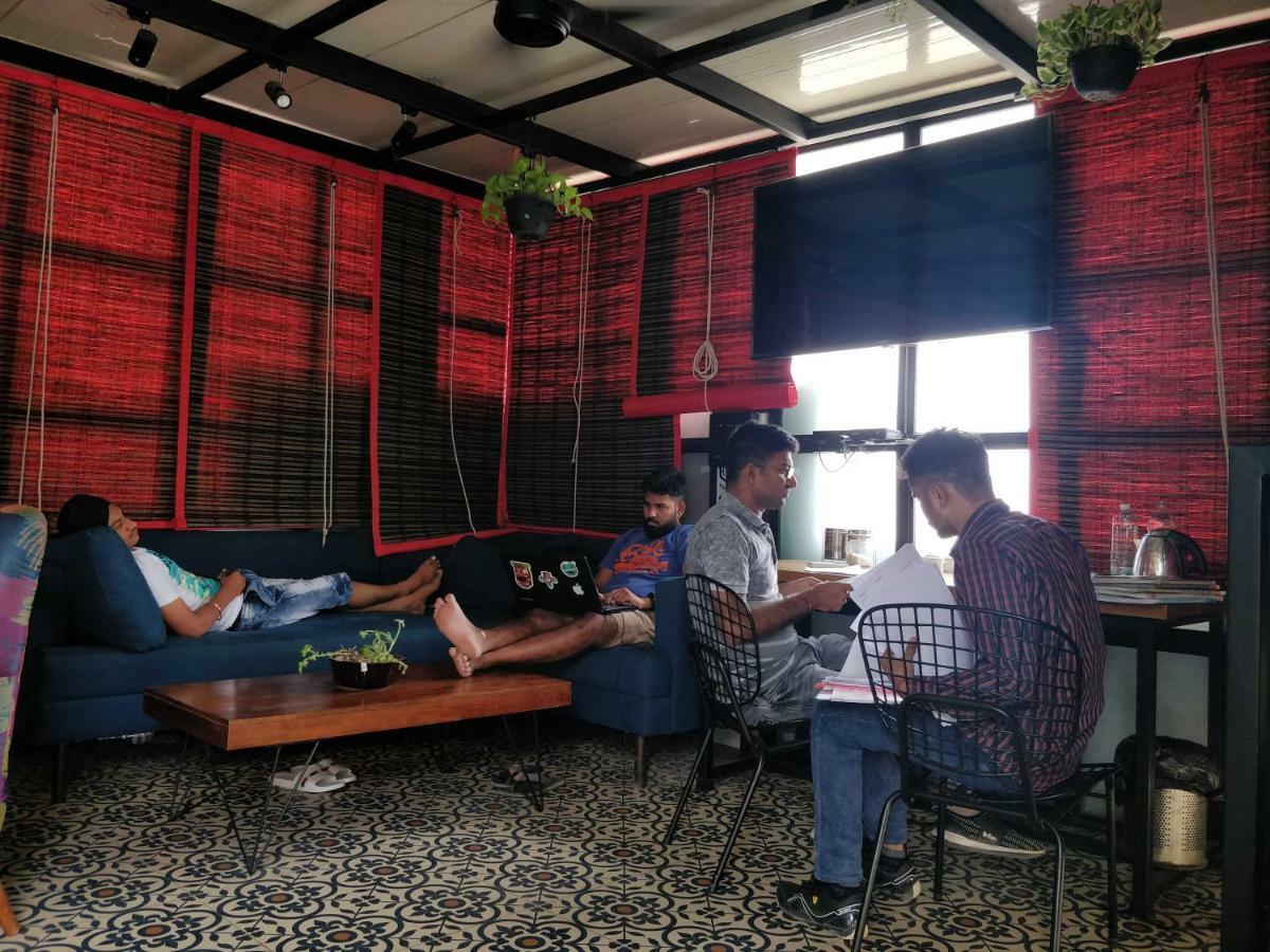 Madpackers Delhi West Pansiyon Yeni Delhi Dış mekan fotoğraf