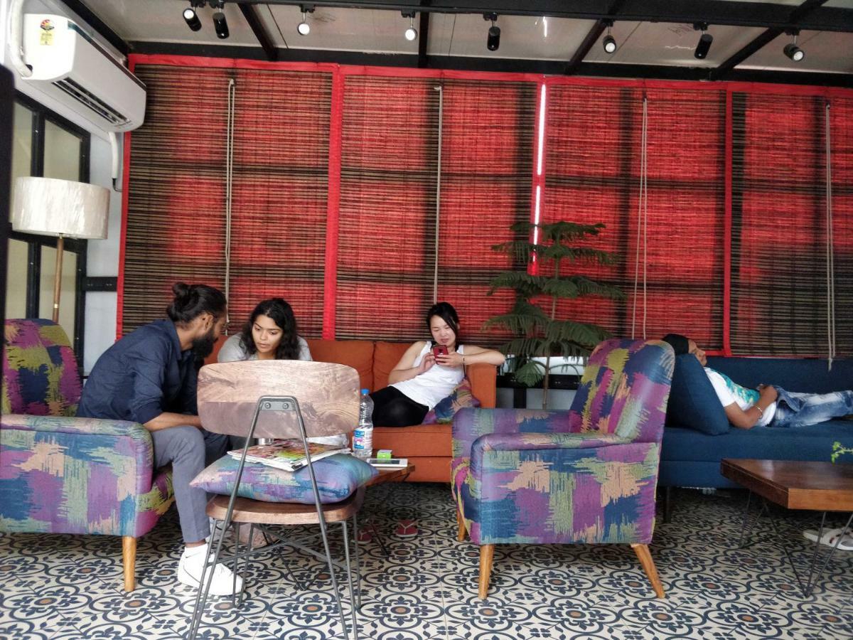 Madpackers Delhi West Pansiyon Yeni Delhi Dış mekan fotoğraf